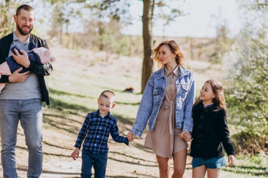 Como os condomínios incentivam a convivência entre gerações